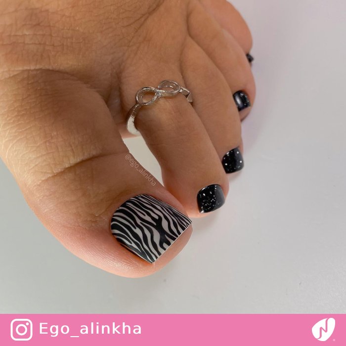 Zebra Toenail Design